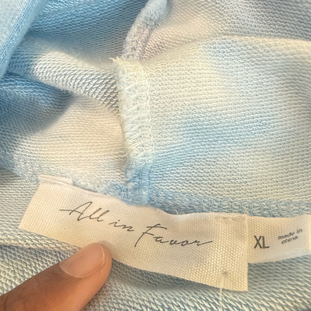 New all in favor NWOT women’s tie dye pullover sweatshirt size XL Blue - Picture 3 of 3